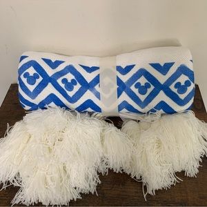 Disney Parks throw blue manta